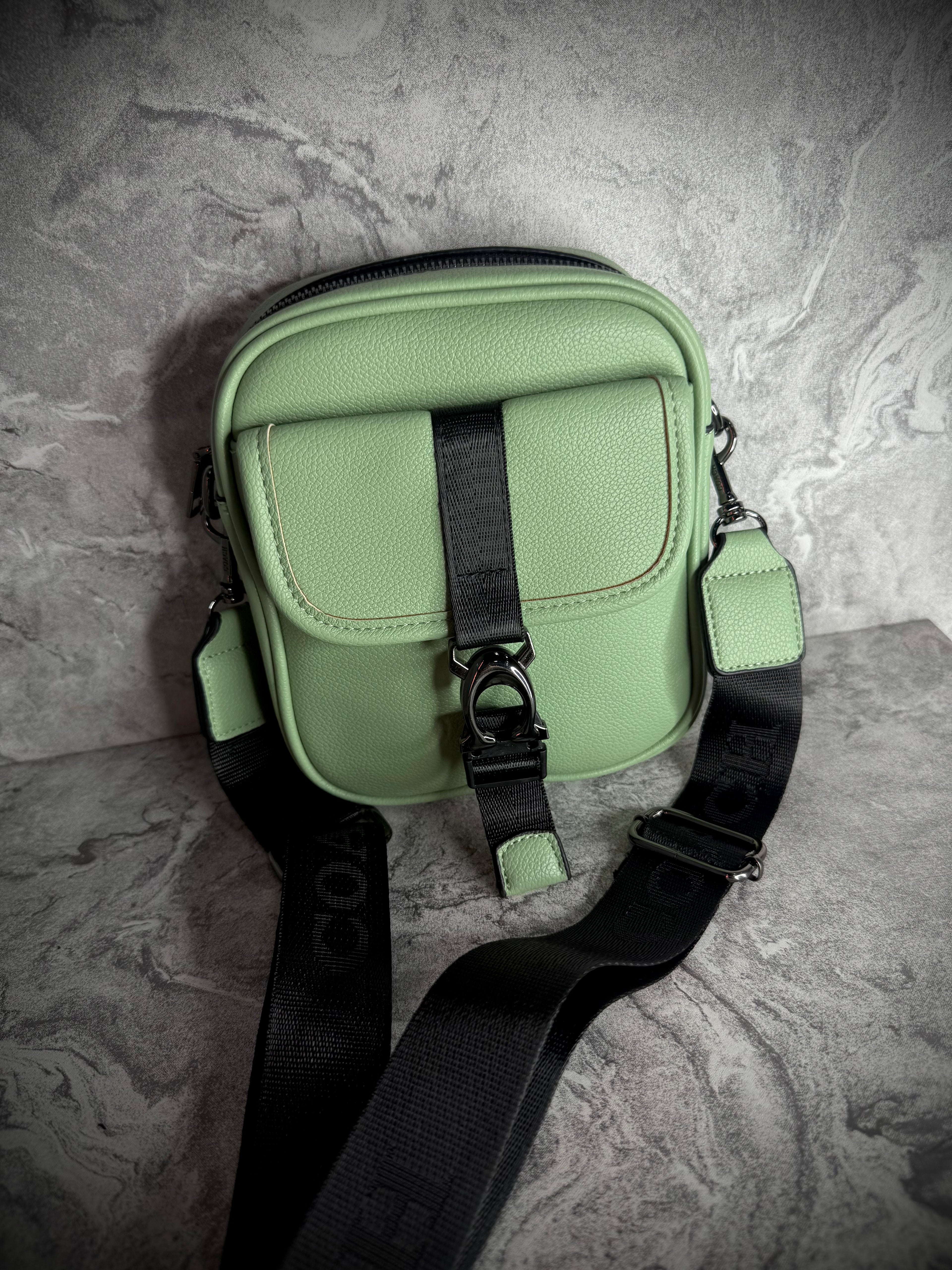 CROSS BODY COACH